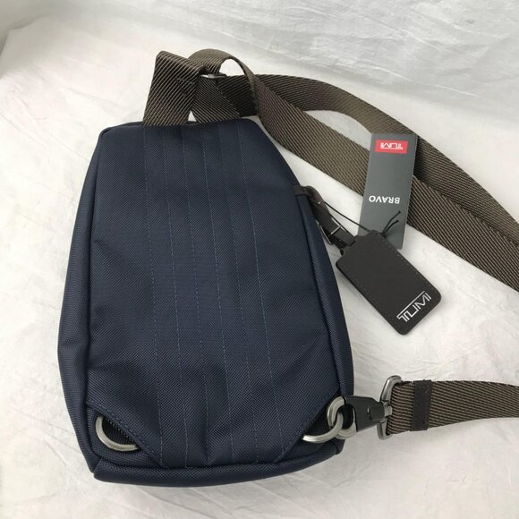 TUMI SLING BAG In blue - Picture 6 of 8